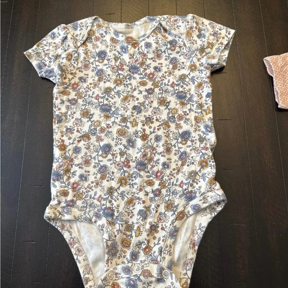 Little Planet Organic by Carter’s Size 12 months Bundle - Picture 3 of 6